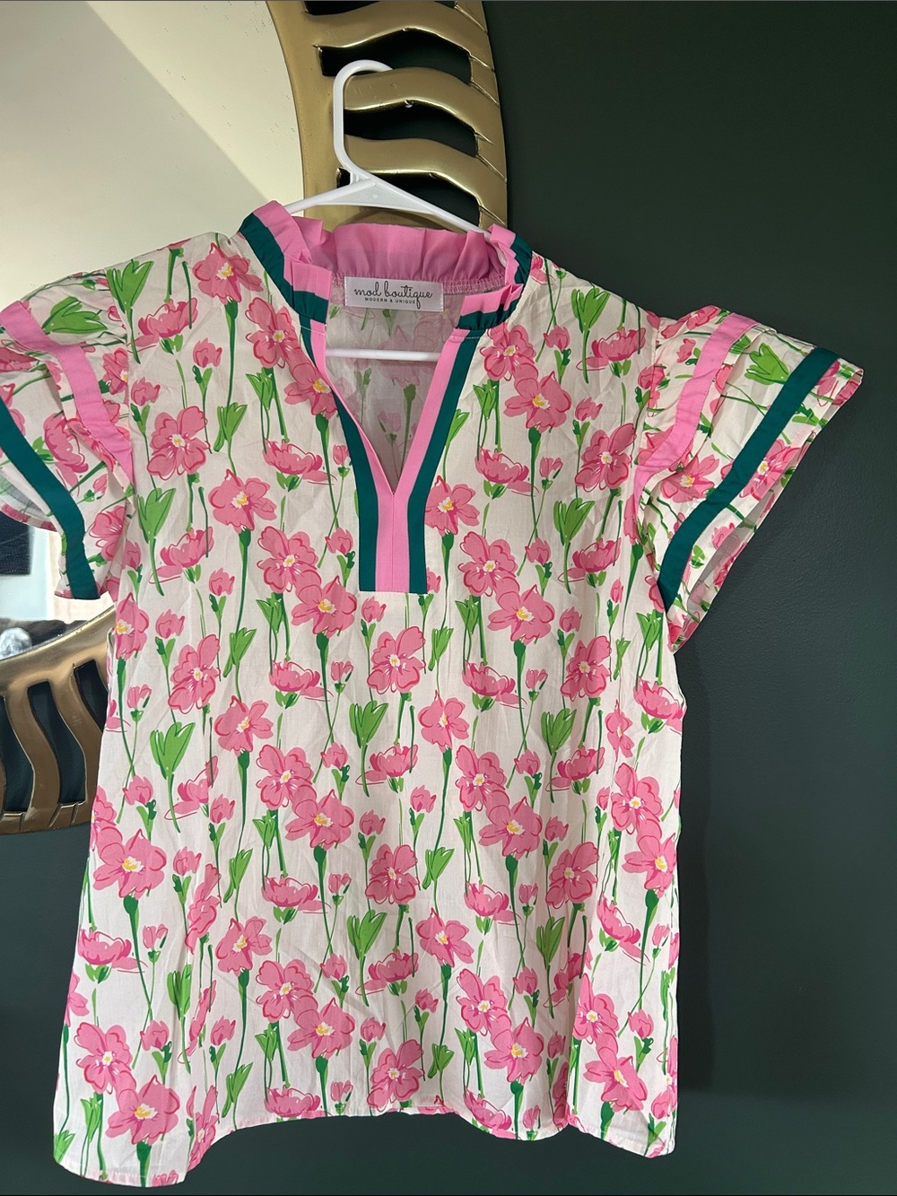 Floral Pink & Green Short Sleeve V-Neck Tunic Top MOD boutique NWOT Sz. M